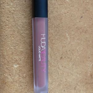 BRAND NEW FULL SIZE HUDA BEAUTY LIQUID 💄